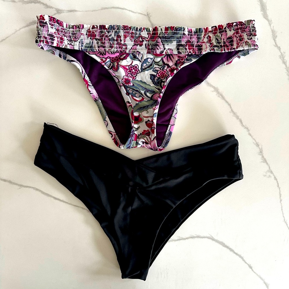 Lot of two bikini bottoms, women’s medium. Cute!